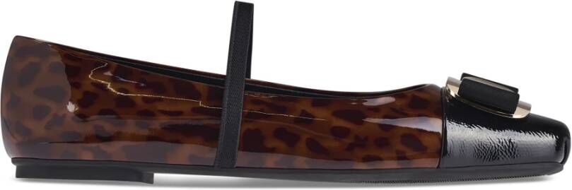 Ferragamo Platte schoenen in zwart bruin Vernice stijl