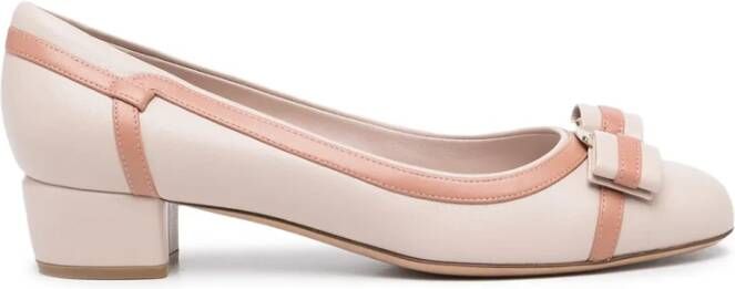 Ferragamo Vara Stripe Leren Pumps met Lage Hak
