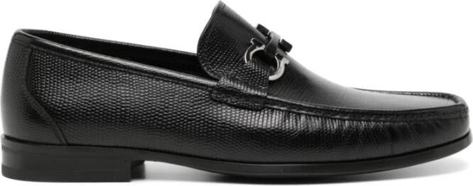 Ferragamo Zwarte a delvormige instaploafers in zwart