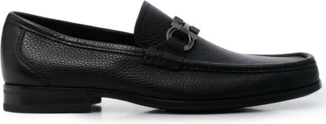 Ferragamo Zwarte Korrelige Leren Loafers met Gancini