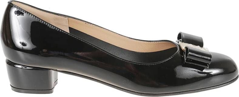 Ferragamo Zwarte lakleren ballerina`s met strik