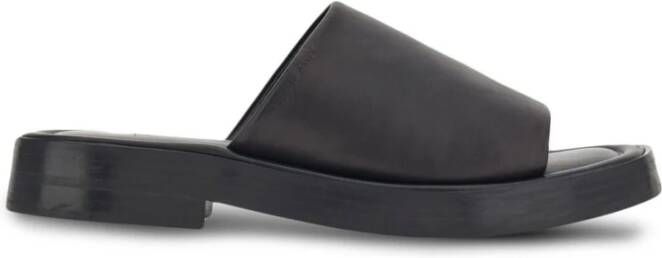 Ferragamo Zwarte Leren Crossover Sandalen