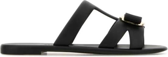 Salvatore Ferragamo Boog Rubberen Sandalen met Gouden Plaat Black Dames