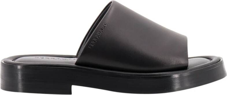 Ferragamo Zwarte sandalen met ronde neus