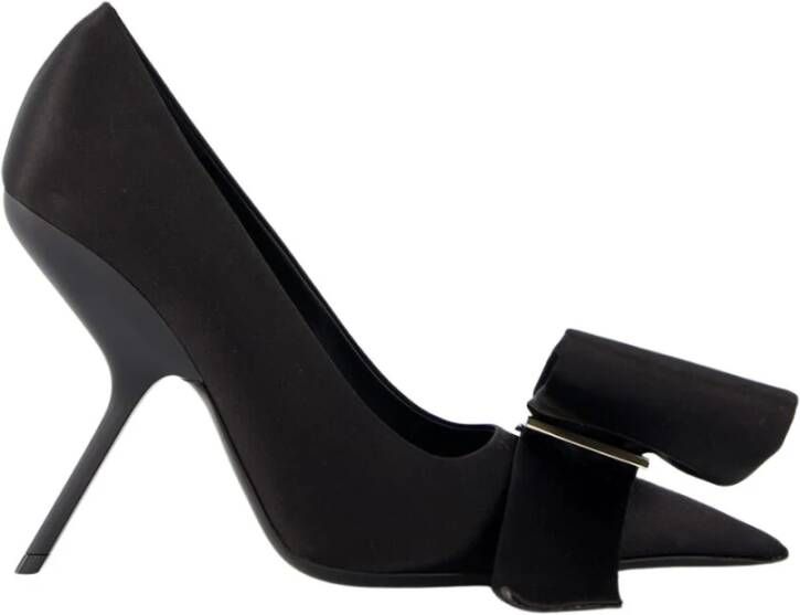 Ferragamo Zwarte Satijnen Pumps met Strikdetail