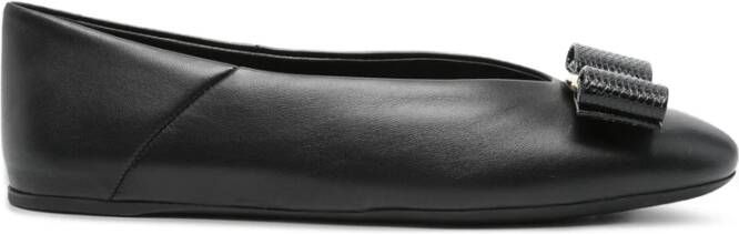Ferragamo Zwarte Strik Slip-On Schoenen Ronde Neus