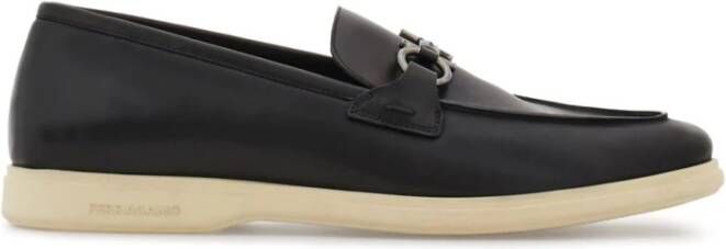 Ferragamo Platte Kalfsleren Schoenen met Amandelvormige Neus