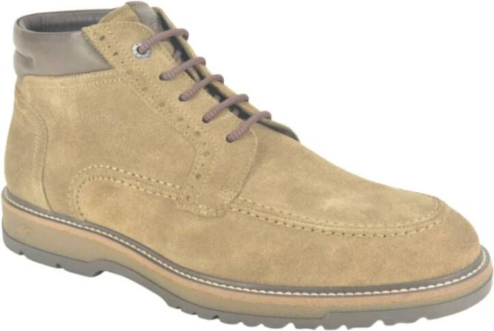 Fluchos N.+Tiret Veterboot