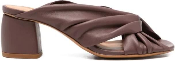 Forte Sandalen met gekruiste bandjes van nappaleer met hak