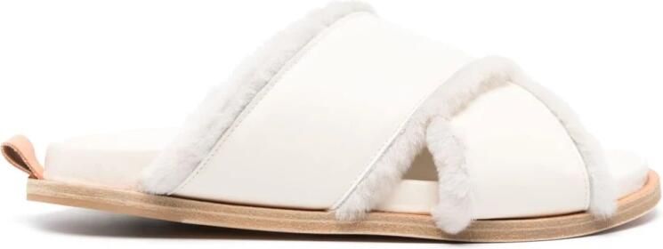 Forte Shierling en Leren Gekruiste Sandalen