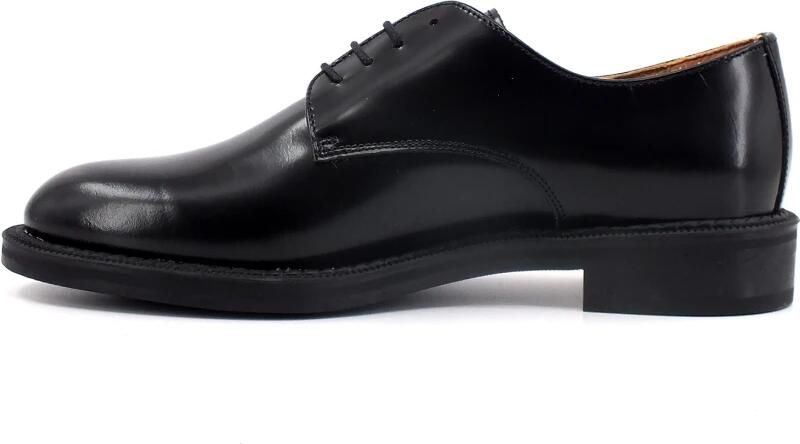 Frau Schoenen met veters