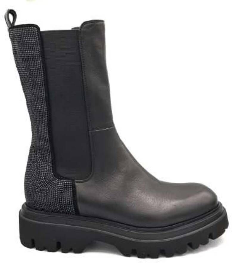 Fru.it Zwarte leren Beatles studs sneakers