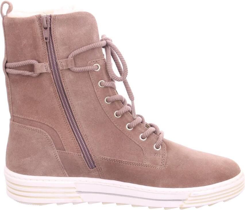 Gabor Enkellaars met veters