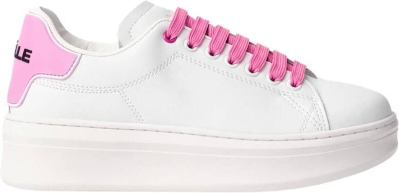 Gaëlle Paris Witte leren sneakers met roze hak