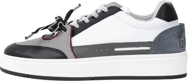 Gcds Moderne witte en zwarte sneakers