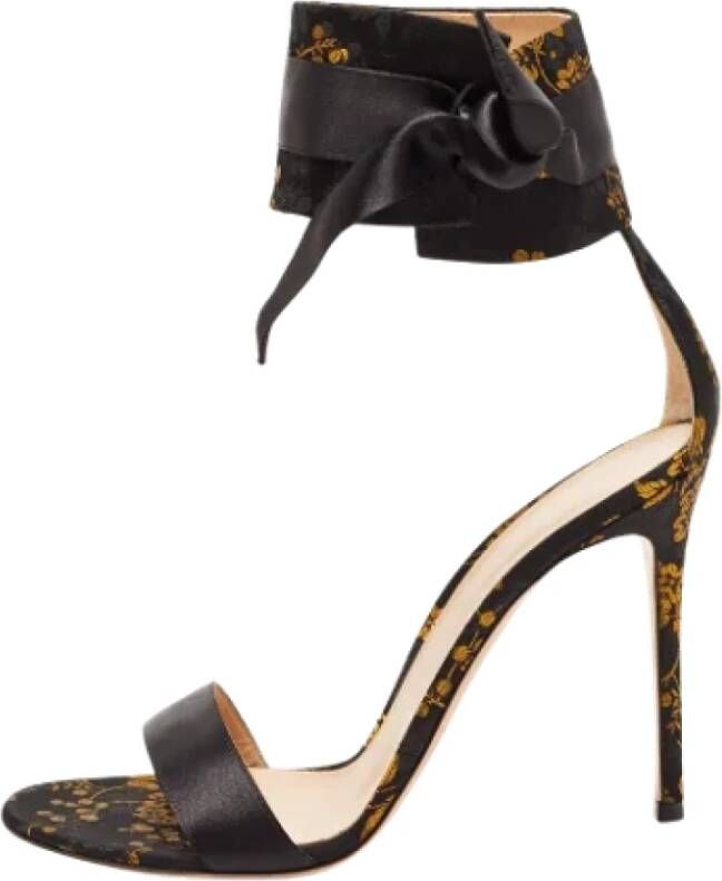 Gianvito Rossi Pre-owned Fabric sandals Black Dames