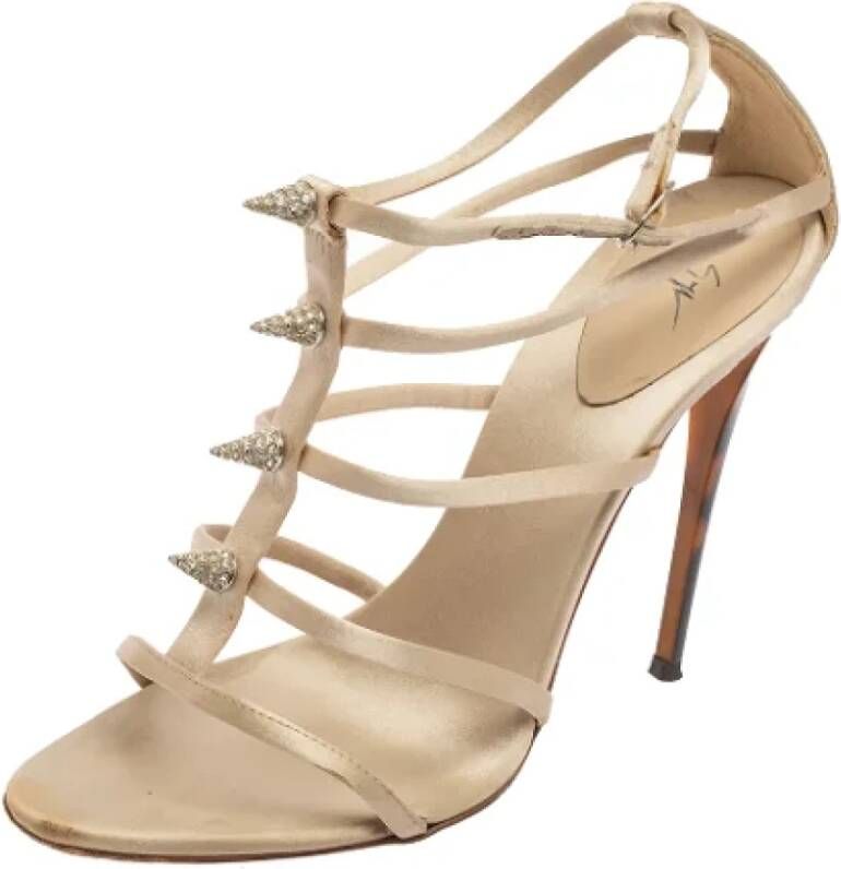 Gianvito Rossi Pre-owned Satin sandals Beige Dames