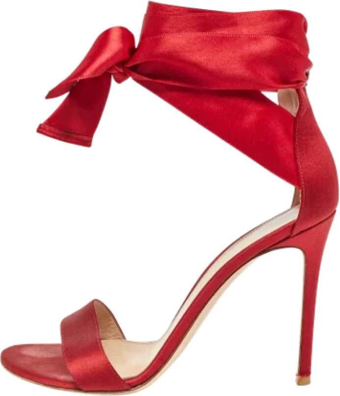 Gianvito Rossi Pre-owned Satin sandals Red Dames