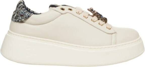 Gio+ Beige Sneakers met Uniek Hiel Detail