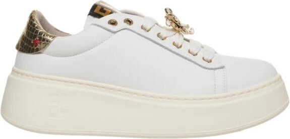 Gio+ Witte Sneakers met Slangen-Effect Hak