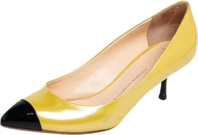 Giuseppe Zanotti Pre-owned Leather heels Yellow Dames