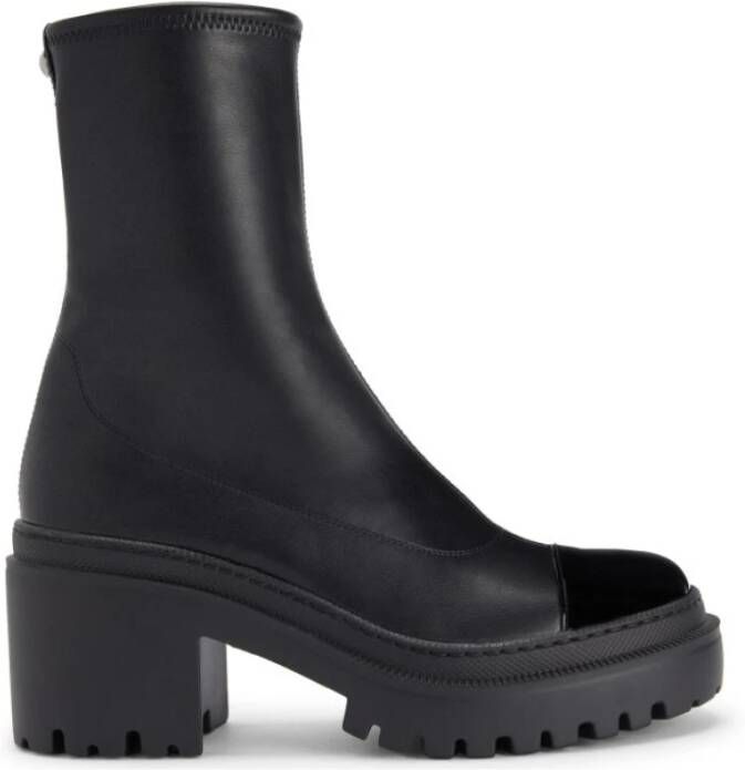 Giuseppe Zanotti Zwarte enkellaarsjes met studs