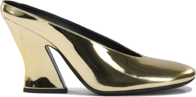 Givenchy Gouden Pumps met Brede Décolleté