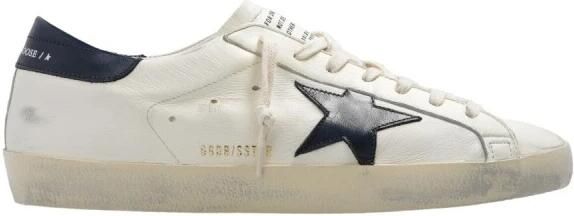 Golden Goose Fashionable Low-Top Sneakers with Star Accent and Lace-Up Closure