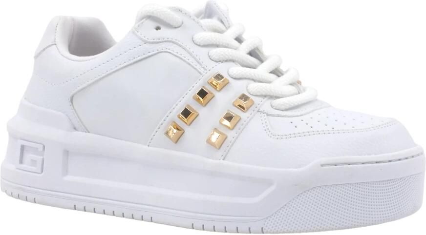 Guess Witte damesschoenen met gouden logo en studs White Dames