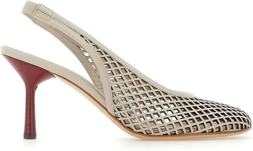 Hal era Adel Pumps met Hak