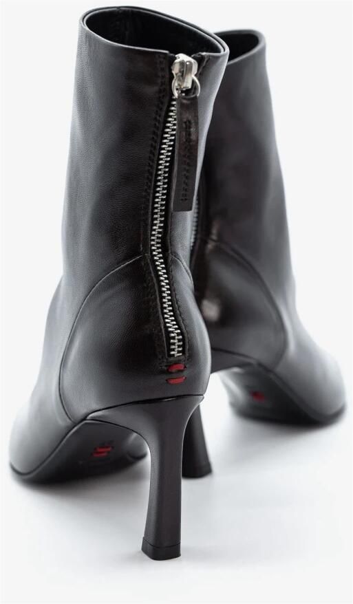 Hal era Lara Haklaars