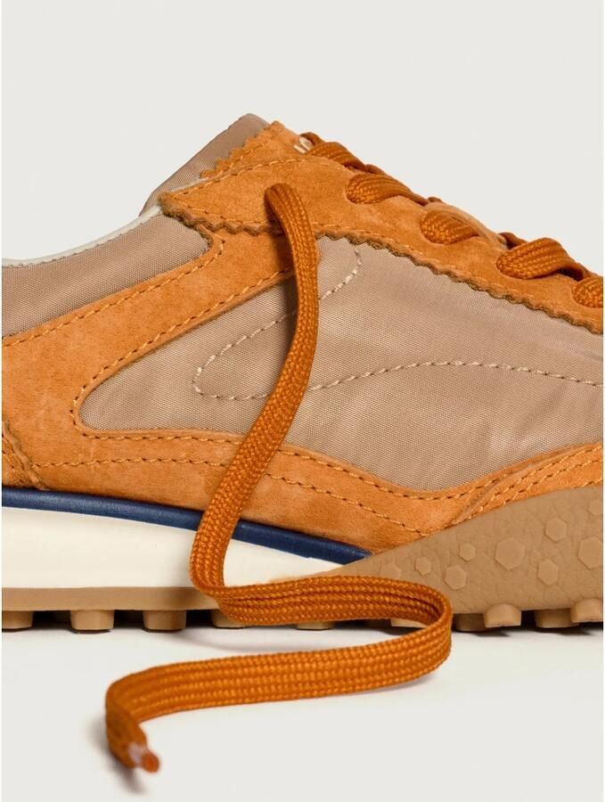 Hoff Oranje Sneaker met Wit Detail