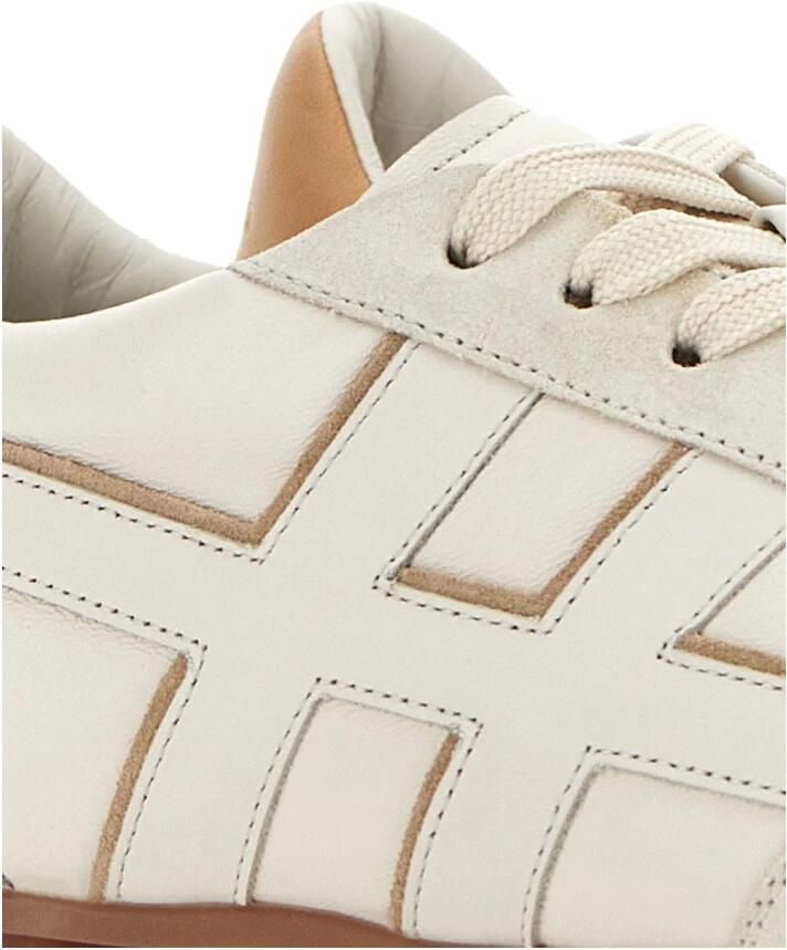 Hogan Ivoor Sneakers met Logo Patch