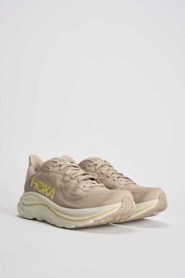Hoka One Beige Sneakers met Verbeterde Pasvorm en Comfort