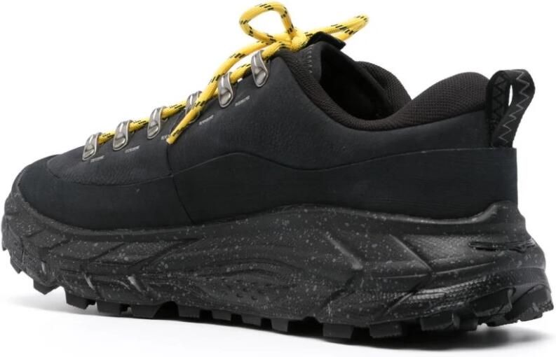 Hoka One Zwarte leren sneakers met Vibram zool