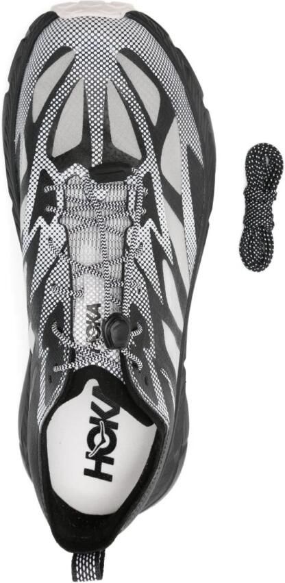 Hoka One Zwarte Sneakers met Witte Mesh Panelen