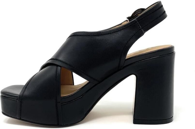 Janet & Janet Zwarte leren kruisband hakken