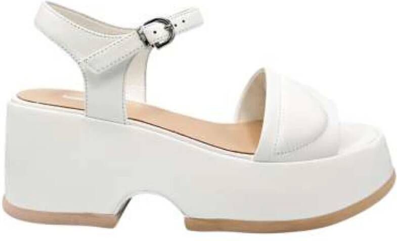 Jeannot Witte leren sandalen met gespsluiting