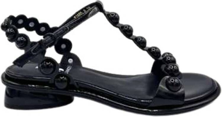 Jeannot Zwarte Lak Platte Sandalen