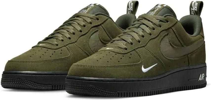 Jordan 1 Low SE Craft Suede Sneakers