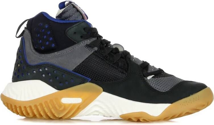 Jordan Mid High Sneaker