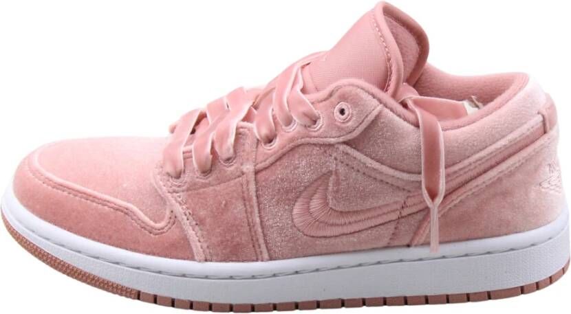 Jordan Roze Velvet Low SE Sneakers Pink Dames
