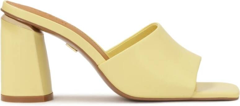 Kazar Gele muiltjes op een blok