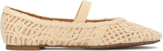 Kazar Beige pumps van geweven stof met een opengewerkt patroon