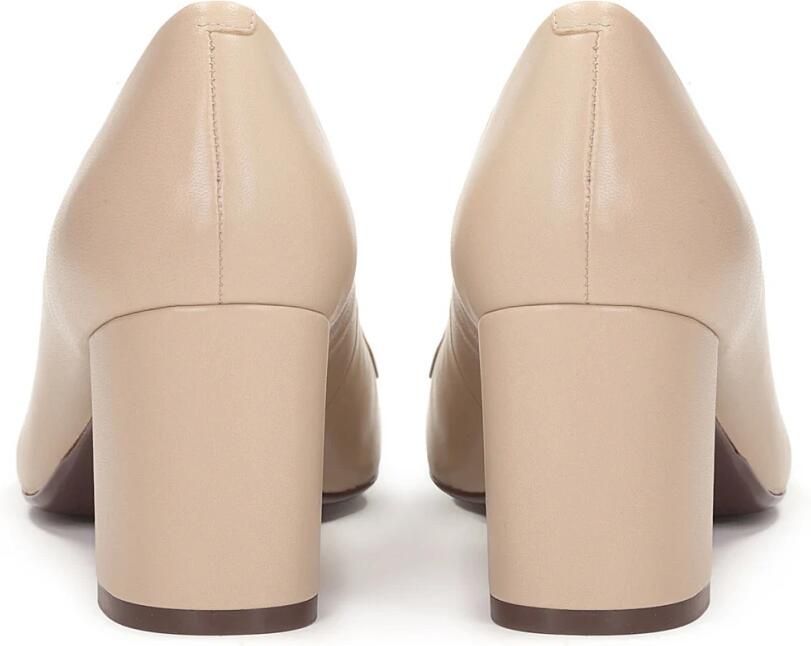 Kazar Beige stiletto pumps met kwastjes en een ketting.Dit product valt groot uit. - Foto 2