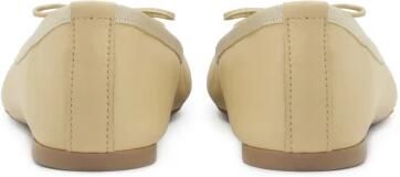 Kazar Klassieke leren ballerina's in roomwit Beige Dames