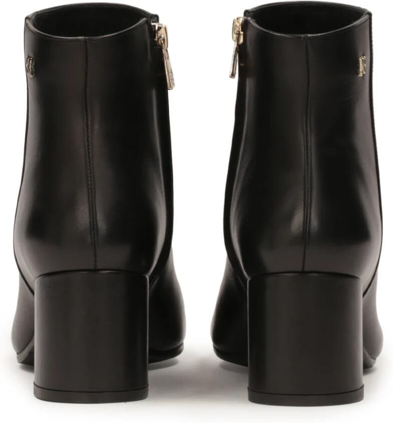 Kazar Klassieke zwarte laarzen op een paal