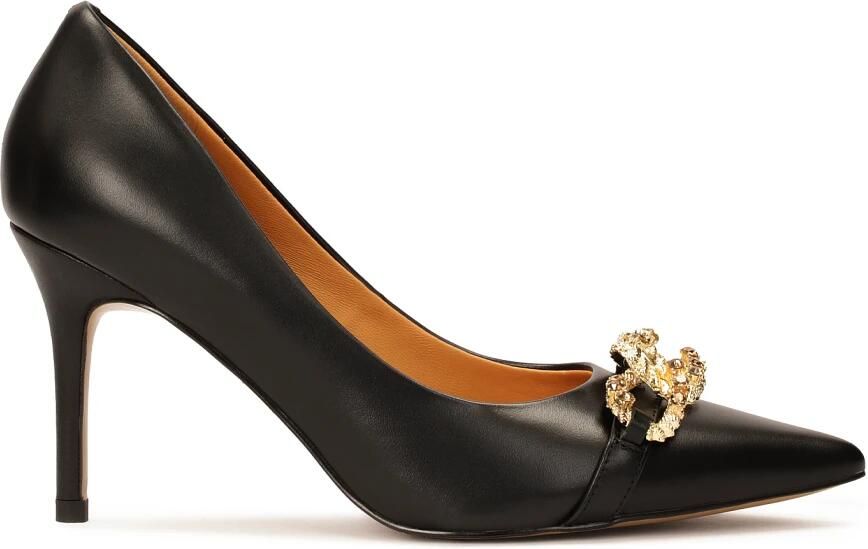 Kazar Klassieke zwarte pumps met hak versierd met ketting met kristallen.Dit product valt klein uit.
