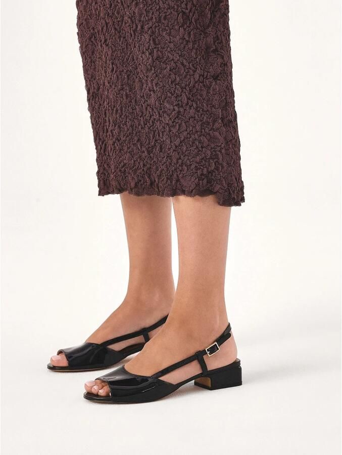 Kazar Lage sandalen met lage hak van lakleer