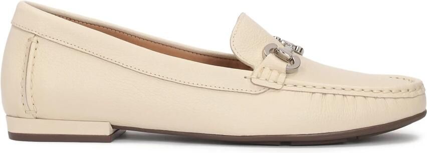 Kazar Leren mocassins met een metalen klem.Dit product valt groot uit.